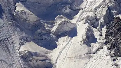 Три человека погибли при сходе лавины в Таджикистане