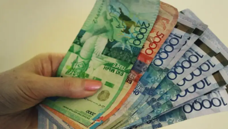 Советник Токаева возмутился, что банк забрал соцпособие в счет уплаты пени по кредиту