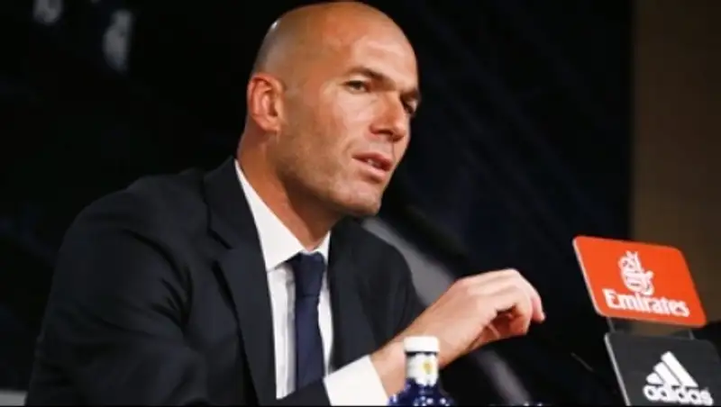 СМИ сравнили зарплаты Зидана и Черышева