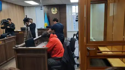 Казахстан Астана студент дети старики издевательство суд