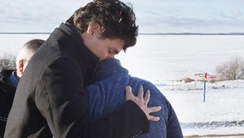 Премьер-министр Канады посетил школу в Ла Лош, где произошла стрельба