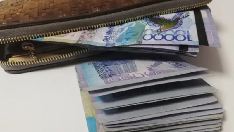 Из Казахстана стали меньше переводить денег за границу