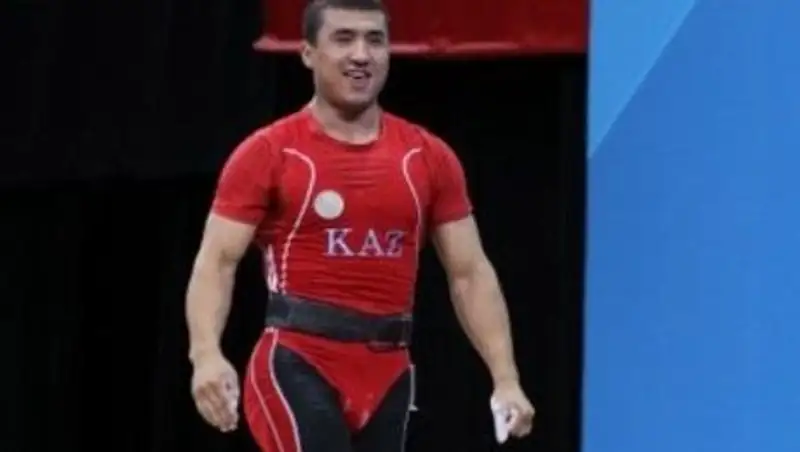Штангист Алмас Утешов принес «серебро» Казахстану на Азиаде