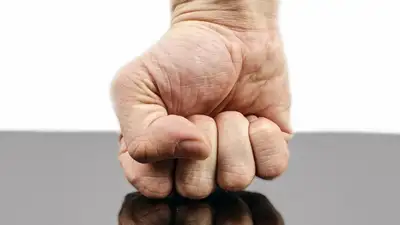 Избиение мужчины на шиномонтажке в Астане попало на видео, фото - Новости Zakon.kz от 17.03.2023 12:54