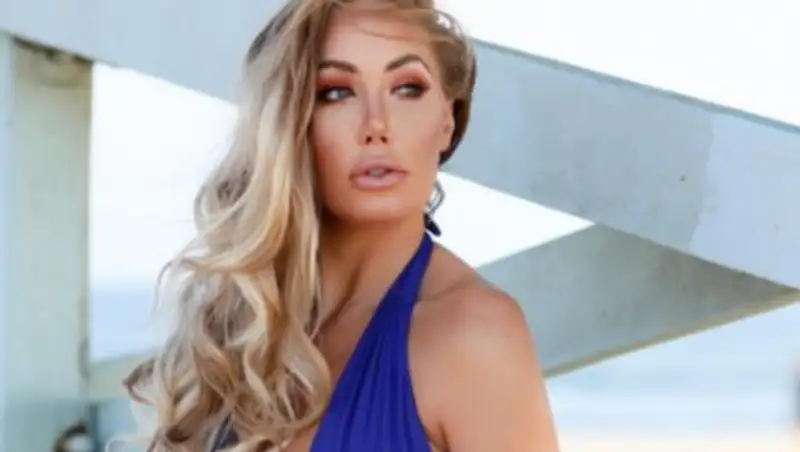 Большая грудь сбила с ног модель Playboy