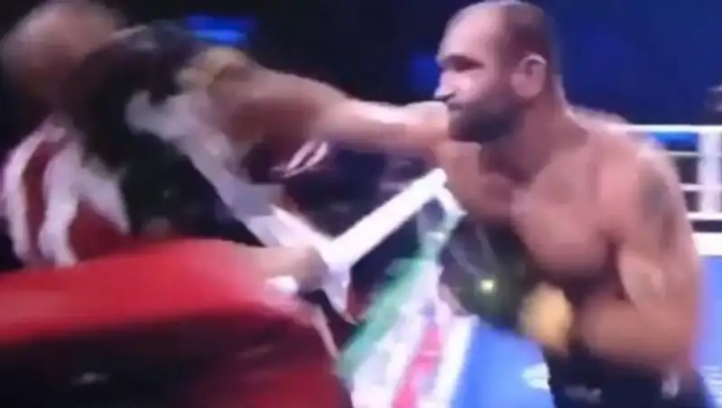 Грузинский боксер расстроился из-за проигрыша и избил своего тренера