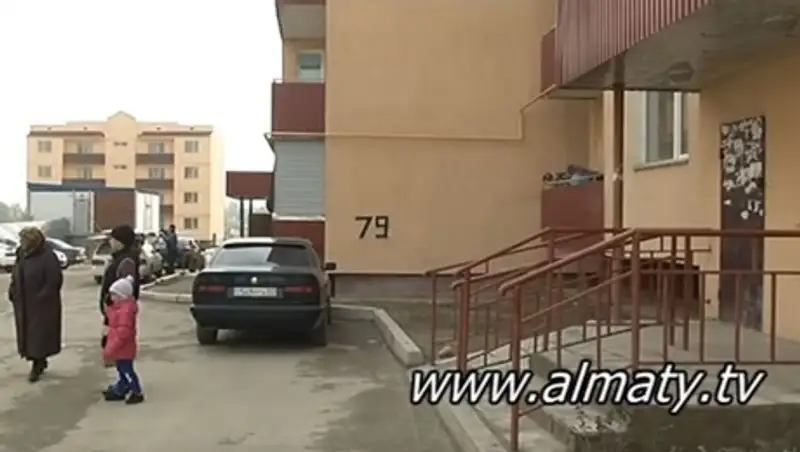 Новоселы госквартир в Алгабасе живут без тепла и газа