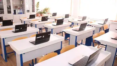 В Казахстане передумали менять учебники на планшеты, фото - Новости Zakon.kz от 25.04.2023 13:20