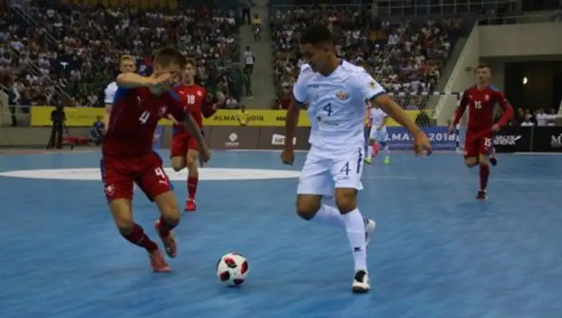 Сборная Казахстана одержала победу над чехами в первом матче ЧМ по футзалу