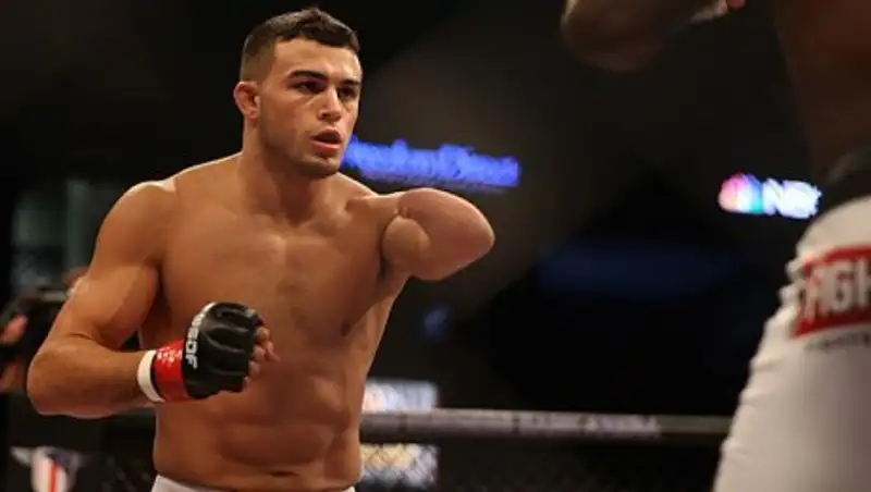 Однорукий боец победил соперника удушающим приемом