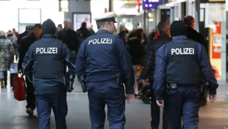 В Германии неизвестный расстрелял трех человек