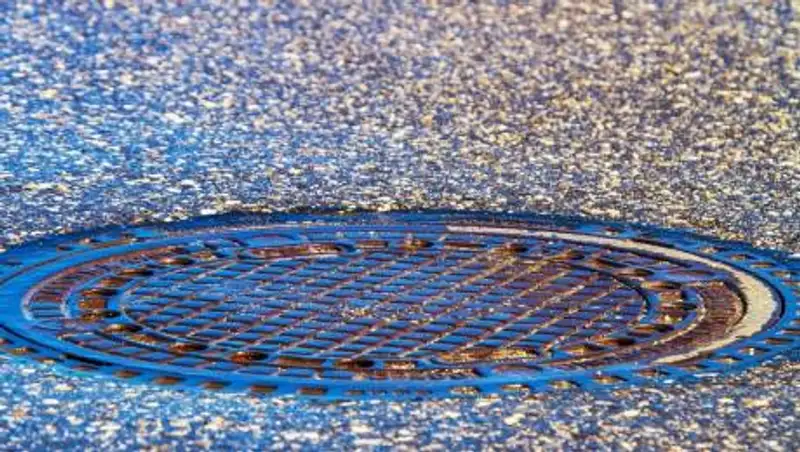 Школьница упала в открытый колодец и сломала позвоночник в Нур-Султане