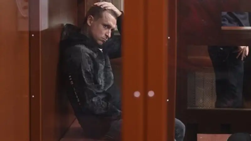 Туалеты моют по желанию, чередуясь с соседями - жизнь Кокорина и Мамаева в СИЗО