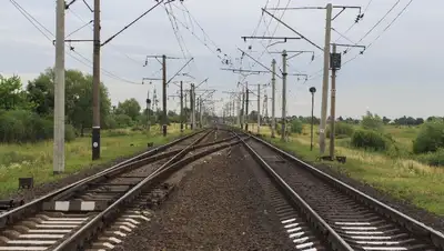 поезд сошел с рельсов , фото - Новости Zakon.kz от 08.06.2022 11:17