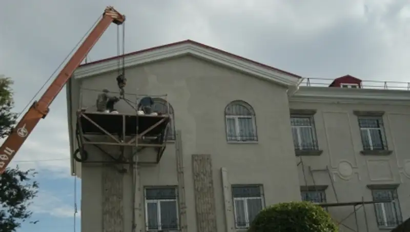 Жамбылцы не спешат отдавать долги за ремонт домов по программе модернизации ЖКХ