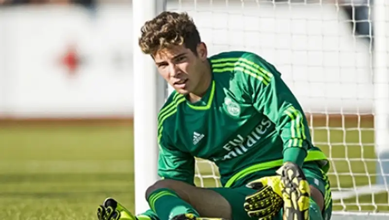 Сын Зидана ударил головой соперника во время матча