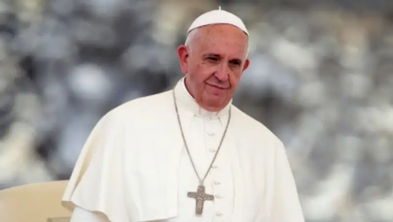 Журналисты нашли у Папы Римского опухоль мозга