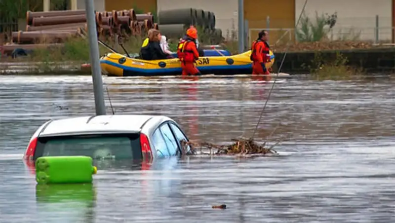 Власти Сардинии обвинили в неготовности к стихийному бедствию, фото - Новости Zakon.kz от 26.11.2013 15:32