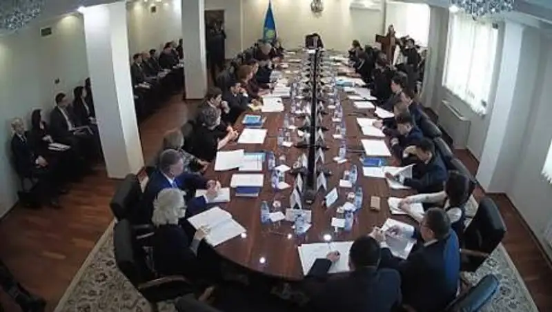 В Казахстане все участники совещаний и заседаний должны сдать ПЦР-тесты