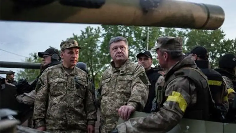 Порошенко: зону спецоперации на Украине удалось уменьшить вдвое