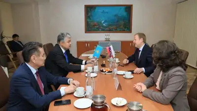 Аким ВКО обсудил вопросы межрегионального сотрудничества с губернатором Алтайского края