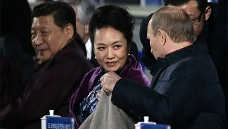 Настоящий джентльмен: как Владимир Путин ухаживает за женщинами