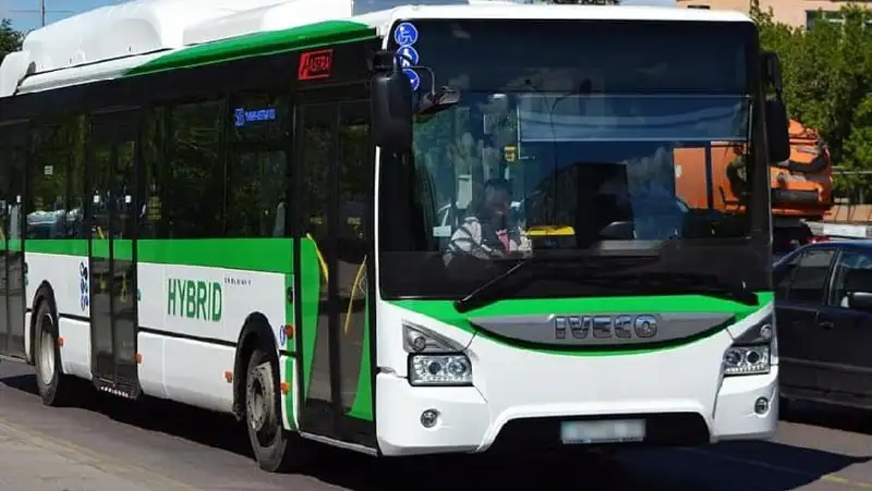 Временные автобусные маршруты запустят в Родительский день в Алматы