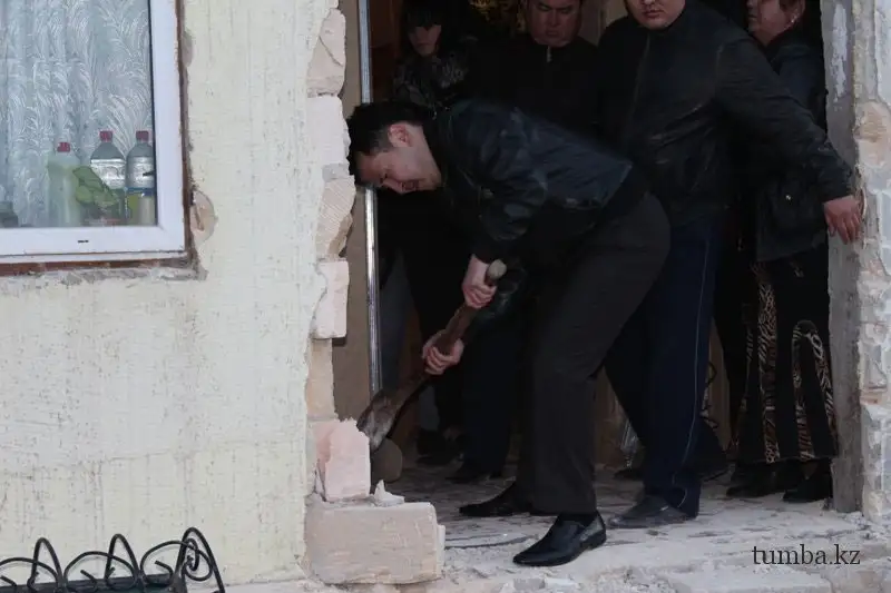 В Актау судебные исполнители устроили беспредел В Актау судебные исполнители устроили беспредел, фото - Новости Zakon.kz от 15.03.2013 16:31