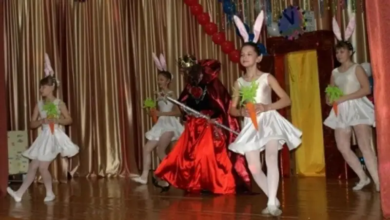 В школах Караганды запретили проводить платные утренники