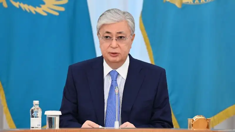 Токаев провел оперативное совещание Совбеза в связи с ситуацией в Украине