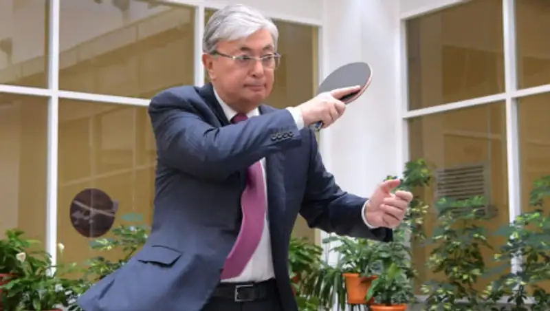 Касым-Жомарт Токаев сыграл в настольный теннис с подростками Уральска