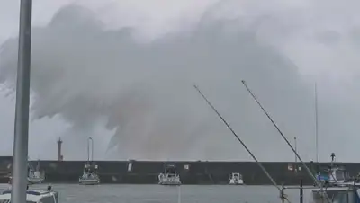 волны, фото - Новости Zakon.kz от 18.09.2022 17:48