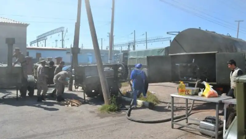 Военнослужащие помогли задержанным в пути пассажирам