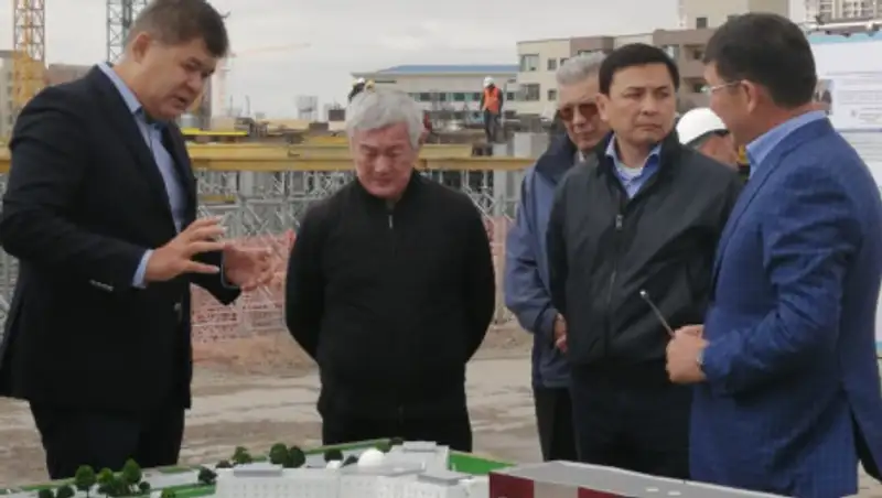 Бердибек Сапарбаев ознакомился с ходом строительства онкологического центра в столице