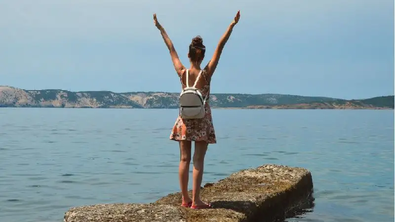 Опасность кондиционера и вред переедания в жару: врач дала рекомендации