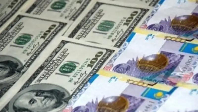 Тенге уверенно укрепился на утренних торгах