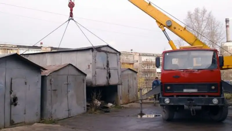 В Астане снесут металлические гаражи