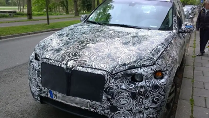 BMW выпустит роскошный четырехместный X7