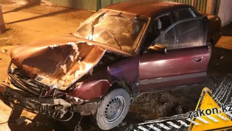 Два одинаковых автомобиля столкнулись в Алматы
