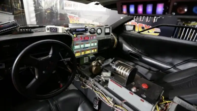 В США вновь начнут выпускать автомобиль из фильма "Назад в будущее"