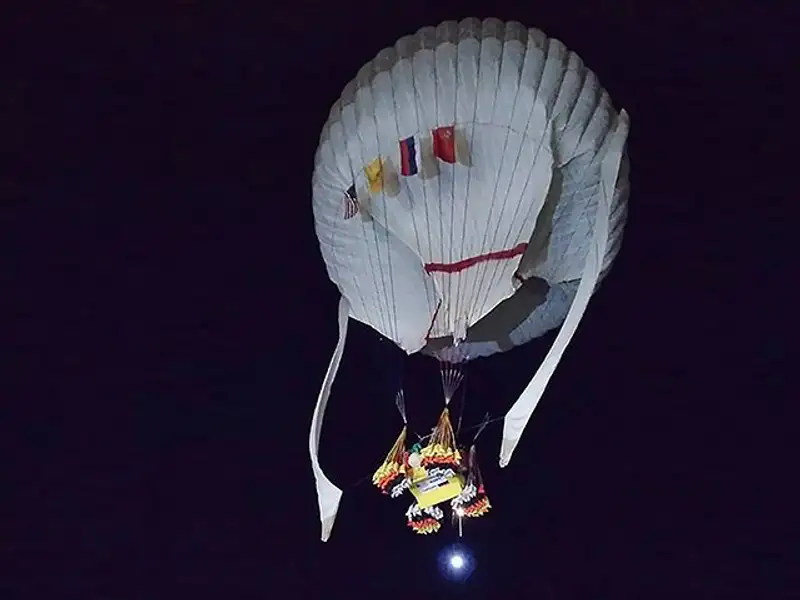 Экипаж стартовал в воскресенье, 25 января, в префектуре Сага на севере Японии. В четверг, 29 января, воздухоплаватели находились в 400 милях от побережья Калифорнии. Посадка запланирована на субботу, 31 января, в мексиканском штате Нижняя Калифорния, фото - Новости Zakon.kz от 30.01.2015 21:48