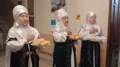 баурсаки, выборы, фото - Новости Zakon.kz от 20.11.2022 10:04