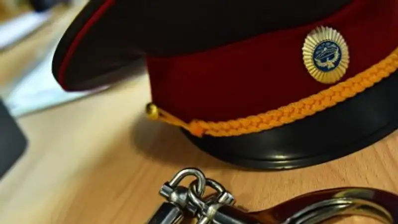 В Кыргызстане милиционер пытал несовершеннолетнего