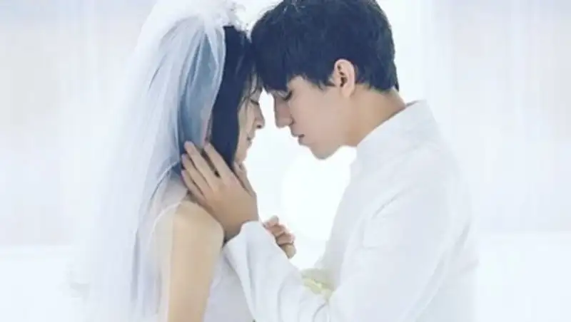 Димаш Кудайберген опубликовал фото с невестой