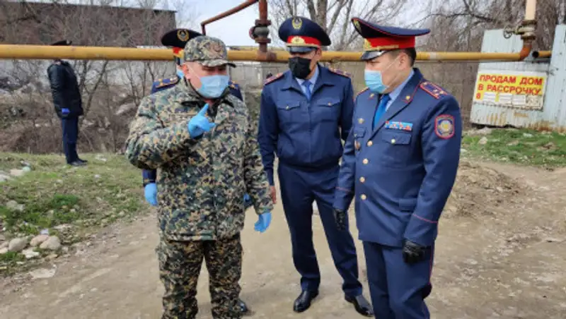 В Алматы закрыли объездных 30 троп по периметру карантина