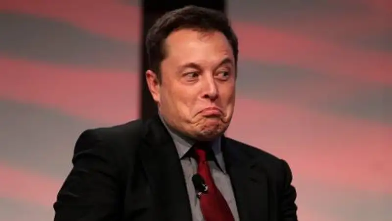 Tesla приостановила продажи своих электромобилей за биткойны