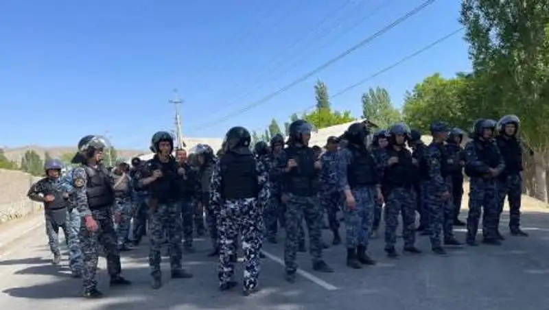 Вновь обострилась ситуация на границе Кыргызстана и Таджикистана