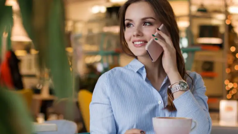 Женщины больше страдают от использования смартфонов - ученые