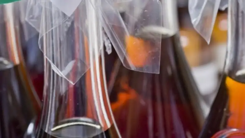 Отравление нелегальным алкоголем в Индонезии: 24 смертельных случая