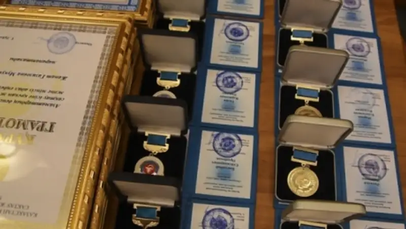 Почетные грамоты от имени акима Астаны вручены лучшим медицинским работникам